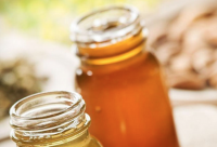 老人能吃蜂蜜吗 老人吃蜂蜜对健康有什么帮助呢