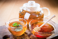 蜂蜜还可以自制清凉茶