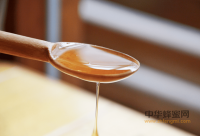 蜂蜜可以清肠排毒吗？_蜂蜜可以改善便秘吗？